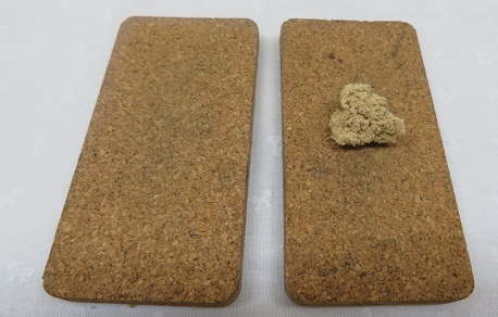 コルク板2枚とモグサ