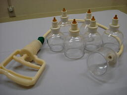 汚血（瘀血　おけつ）を吸引する道具画像